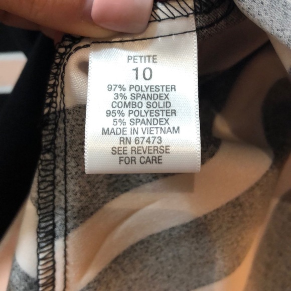 Roz & Ali Dress NWT purchased from the Dressbarn - Picture 4 of 7